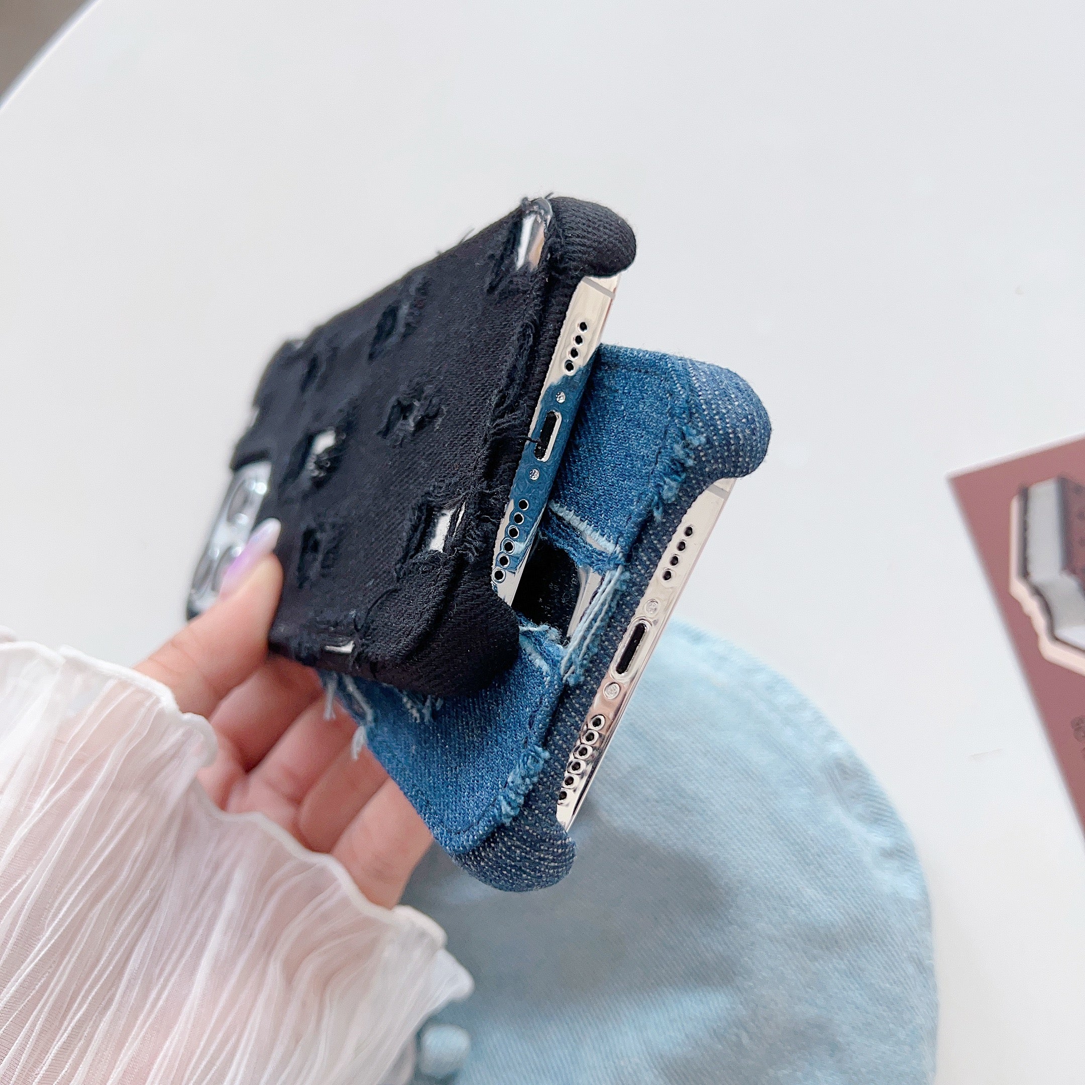 Distressed Denim Fashion Jeans Case - iPhone 14 Pro
