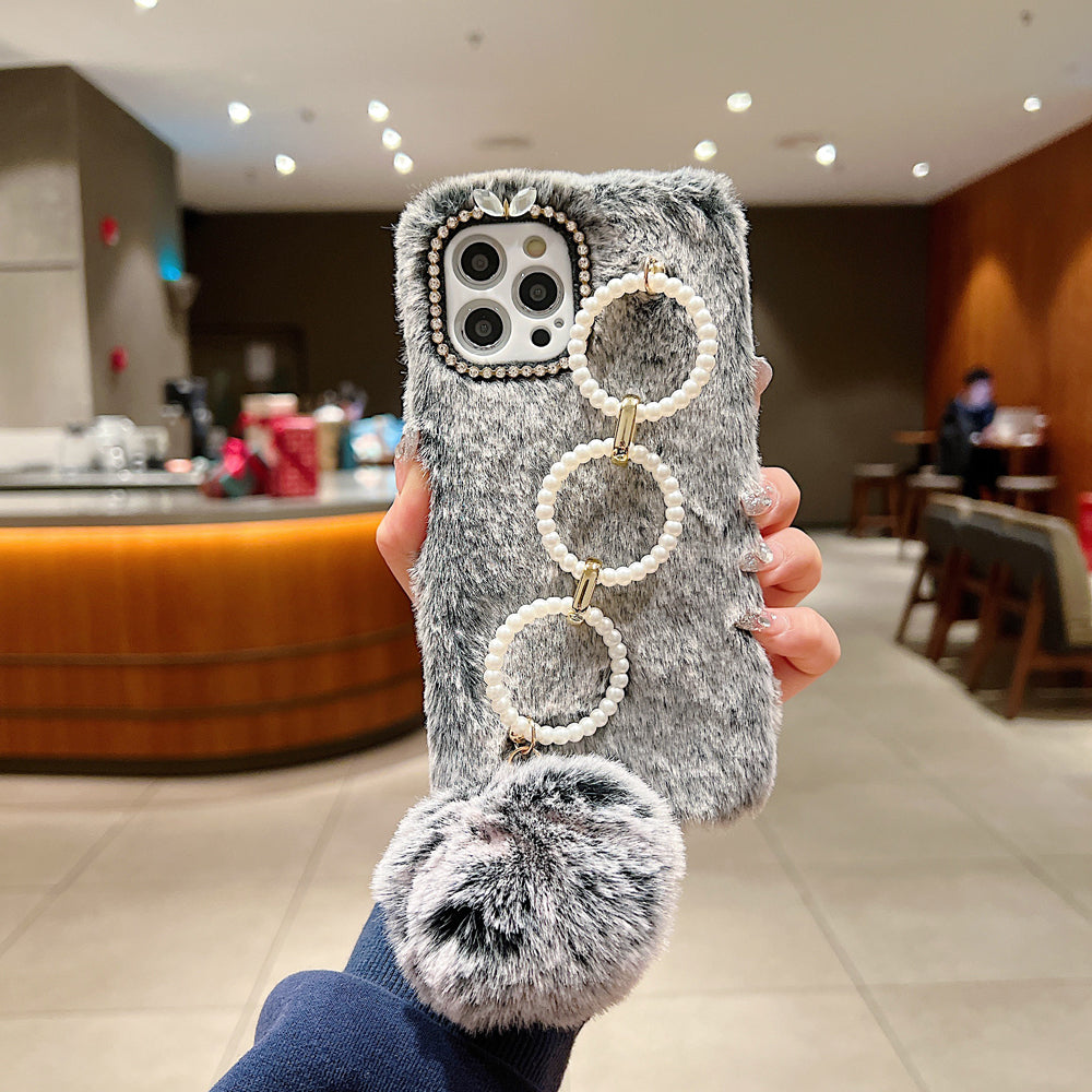 Luxury Winter Soft Furry Phone Case With Pearl Bracelet - iPhone 13 Pro