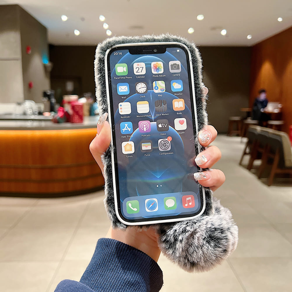 Luxury Winter Soft Furry Phone Case With Pearl Bracelet