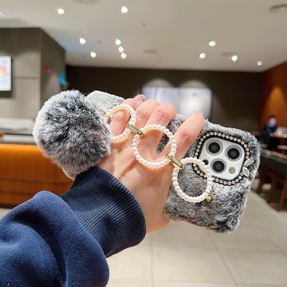 Luxury Winter Soft Furry Phone Case With Pearl Bracelet
