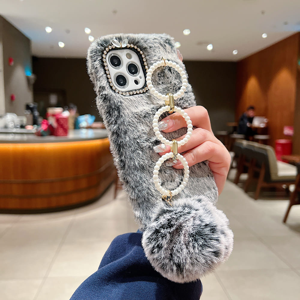 Luxury Winter Soft Furry Phone Case With Pearl Bracelet