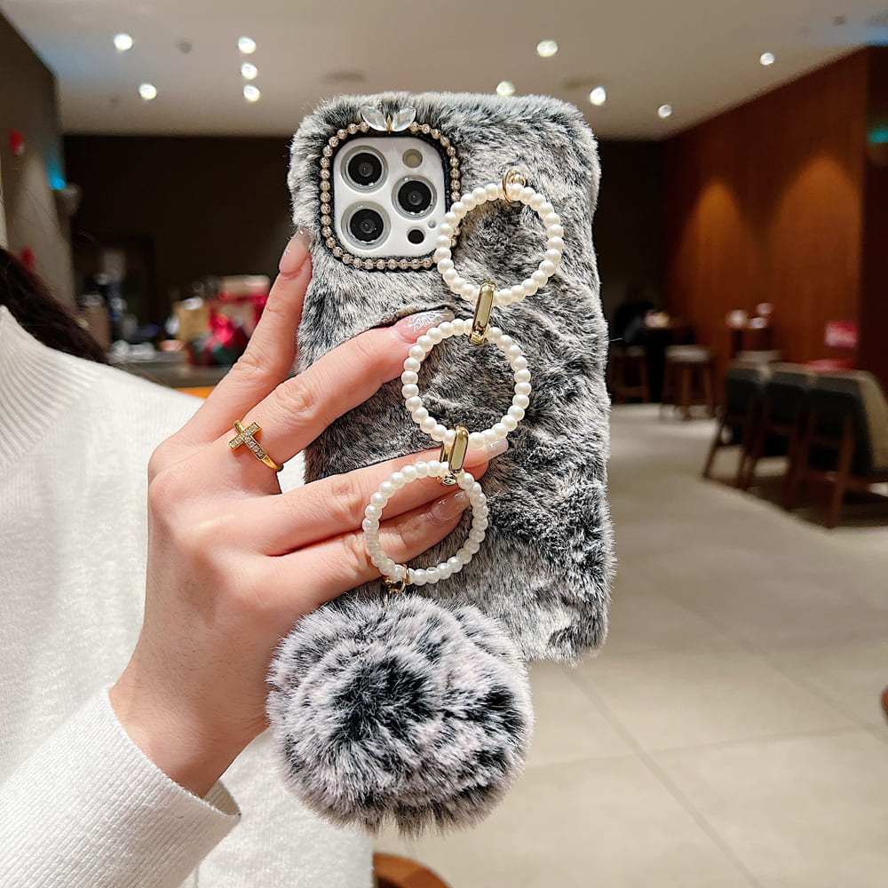 Luxury Winter Soft Furry Phone Case With Pearl Bracelet