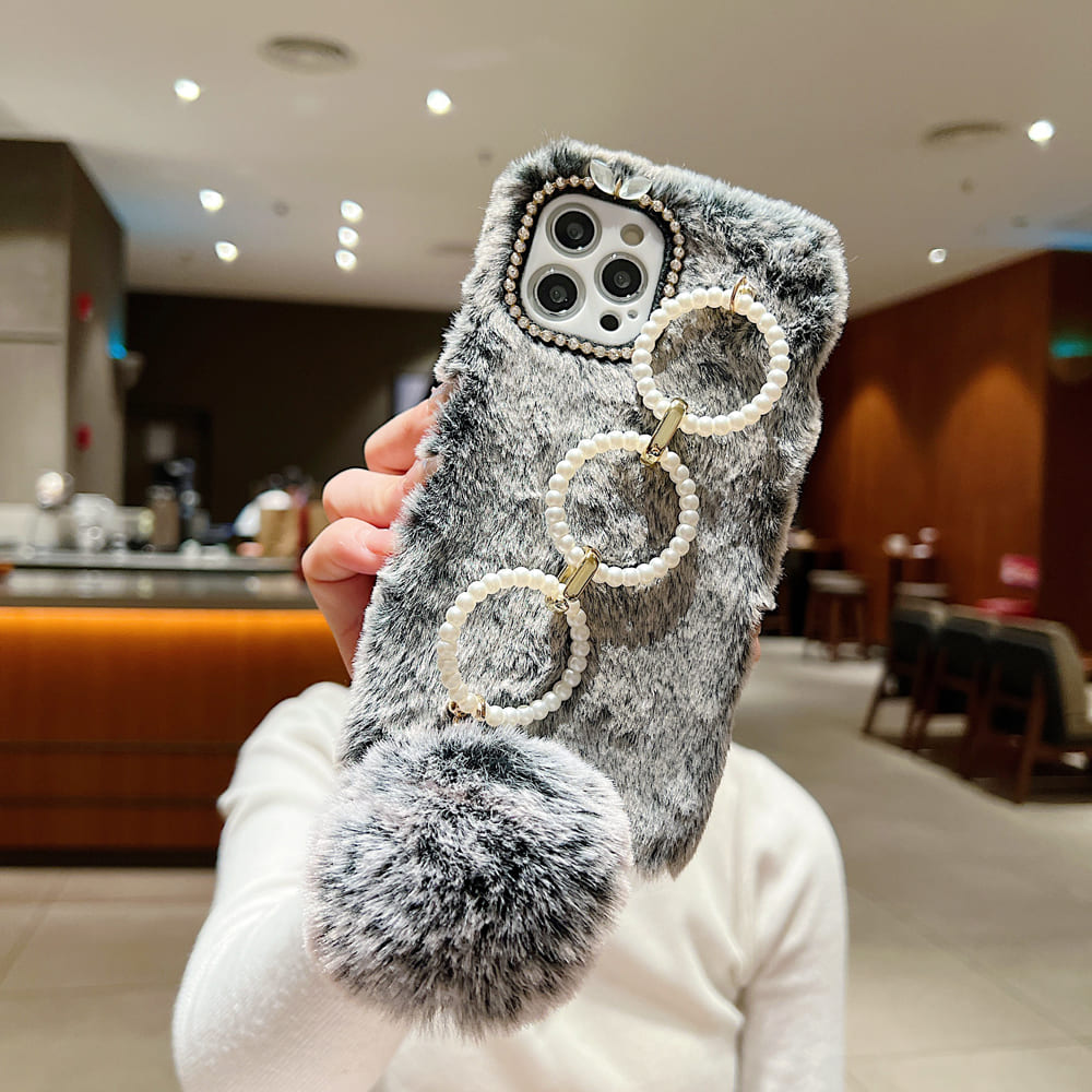 Luxury Winter Soft Furry Phone Case With Pearl Bracelet