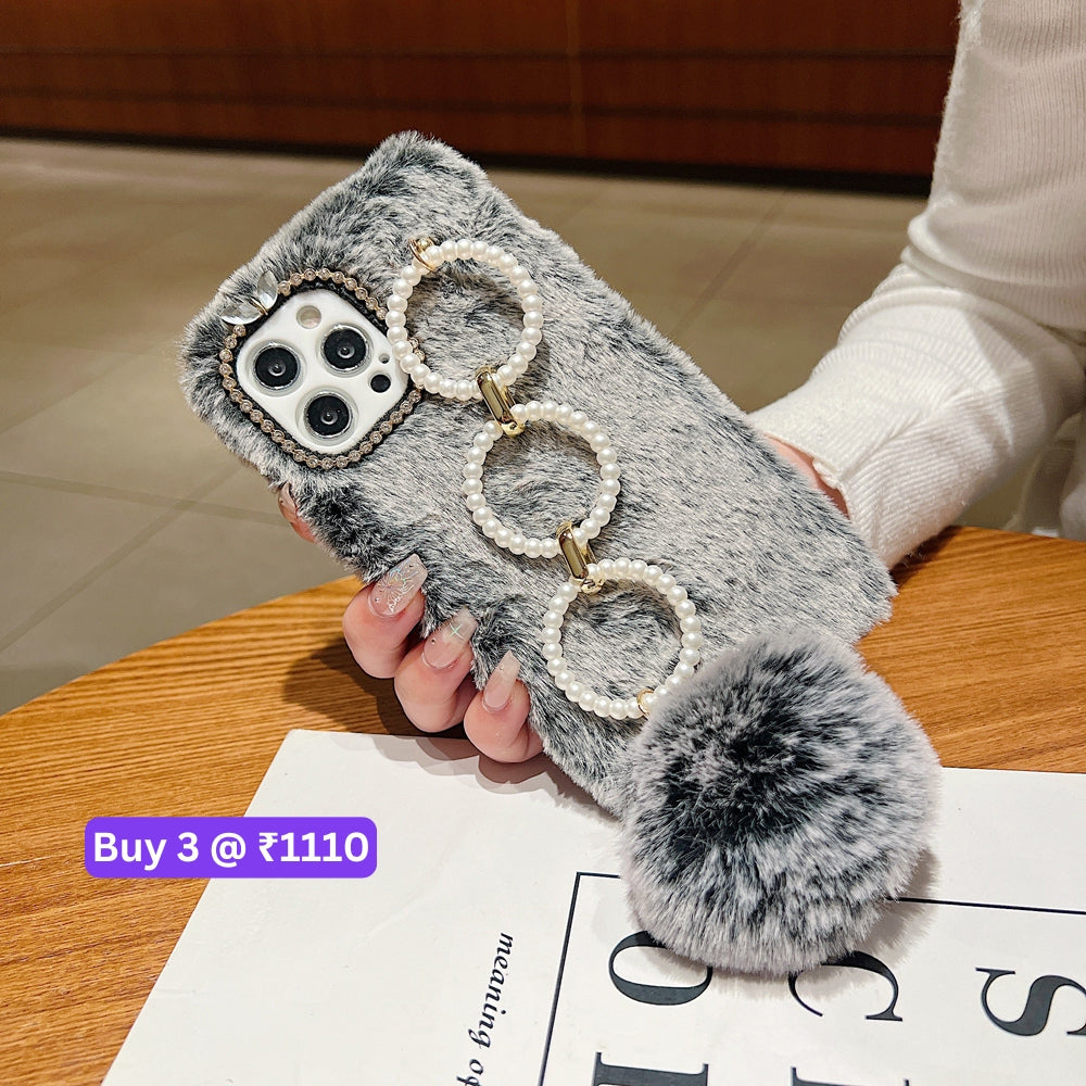 Luxury Winter Soft Furry Phone Case With Pearl Bracelet - iPhone 14 Pro