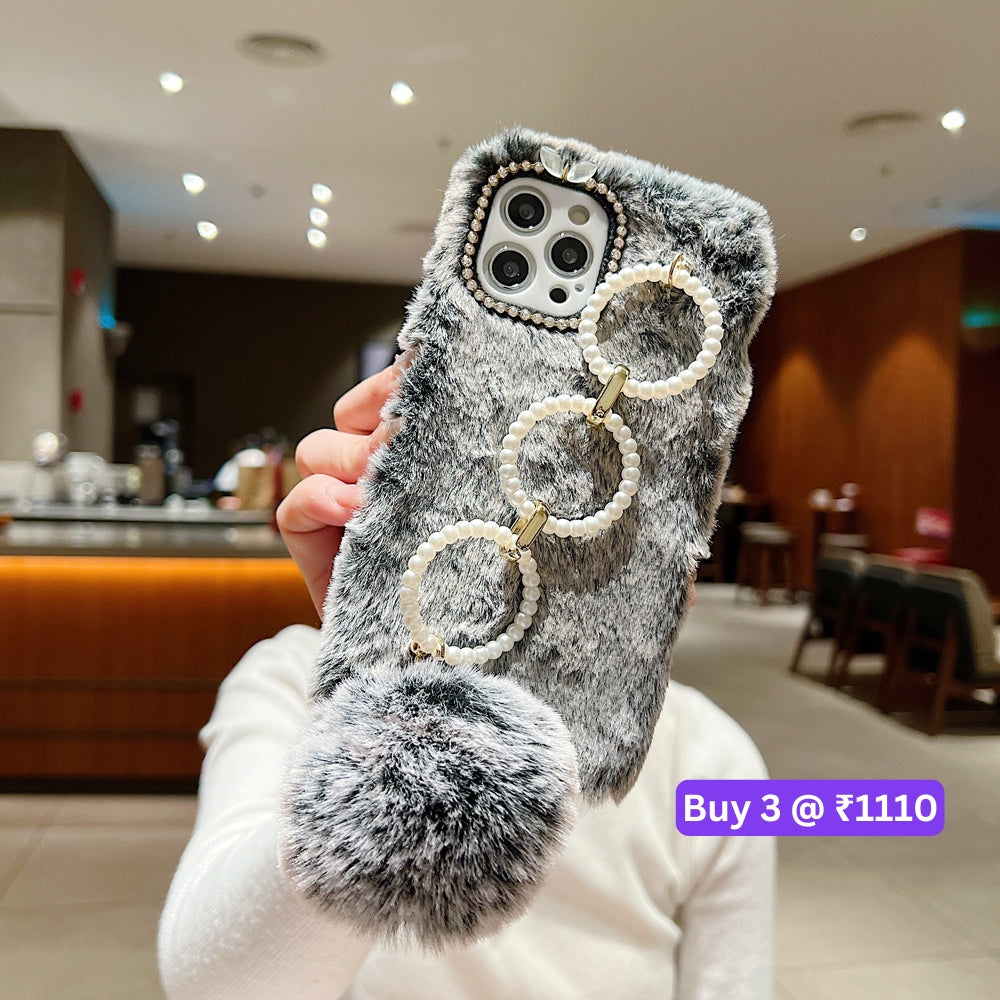 Luxury Winter Soft Furry Phone Case With Pearl Bracelet - iPhone 14 Pro